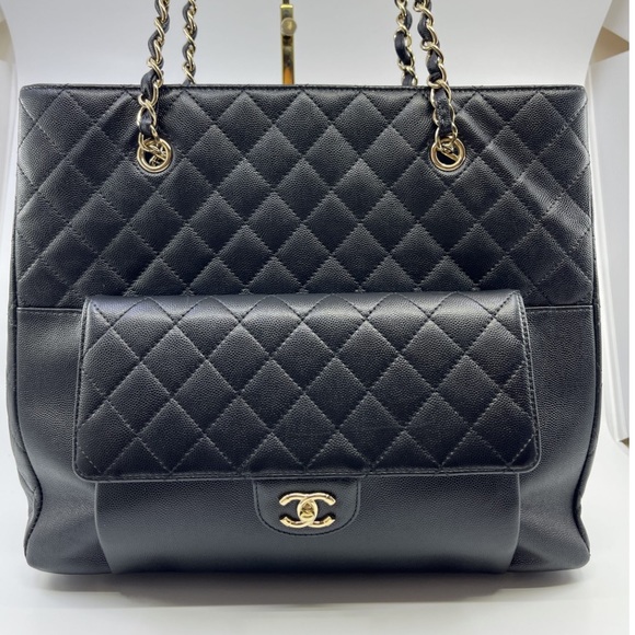 Chanel Caviar Pocket Large Tote - Picture 2 of 16